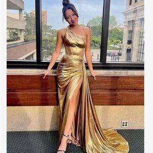 Glamorous One-Shoulder Gold Evening Dress